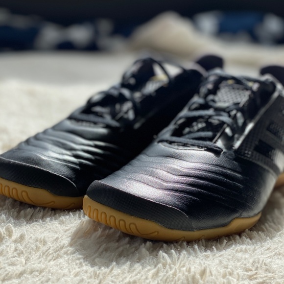 Mens size 11.5 Adidas indoor soccer shoes - Picture 2 of 5